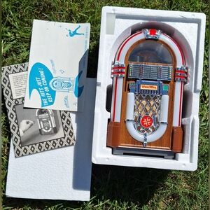 Retro Jukebox Model with Red and Brown Accents